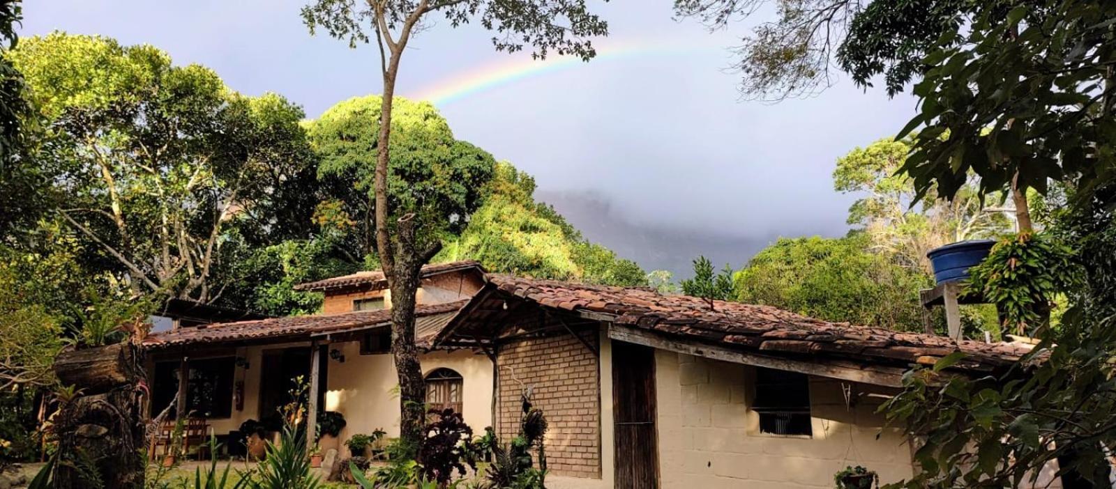 Hospedaria Quintal Dos Sonhos วาเล ดู คาเปา ภายนอก รูปภาพ